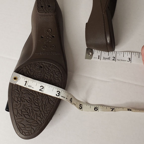 Oka B. waterproof wedge sandals, sz Medium, bow - Picture 12 of 16